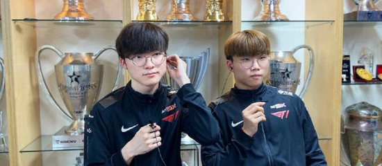 RNG战队两名成员坚持参赛 网友热议战队未来